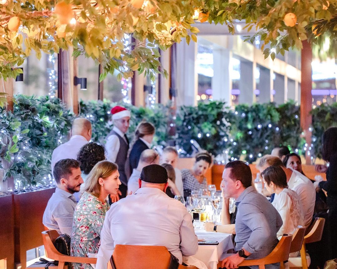 A Taste of Christmas: Where to Enjoy a Memorable Christmas Day Lunch in Dubai
